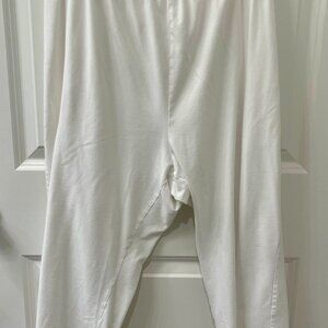 Ello’s Women’s White Capri 1x